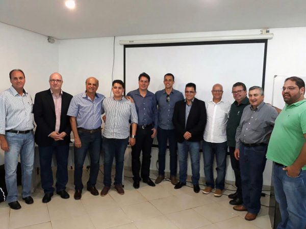 Prefeito Salim Curi busca atrair investidores para o município (6)