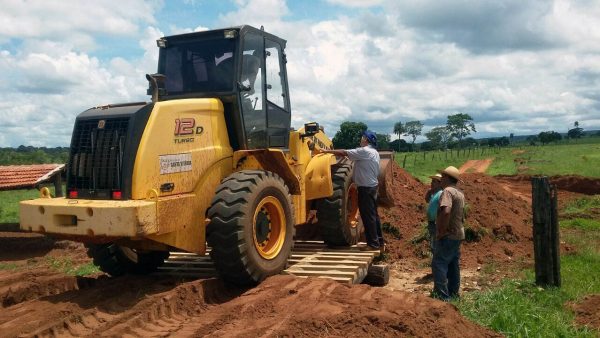 Prefeitura inicia construção de mata-burros em estradas vicinais (1)