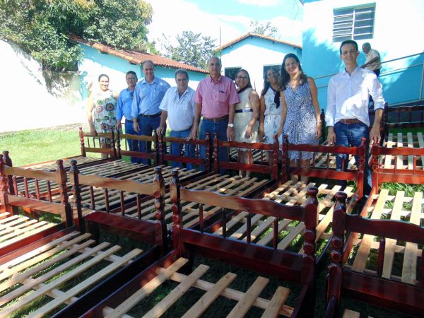 Prefeito visita dependências do Lar do Idoso e entrega novas camas para idosos (7)