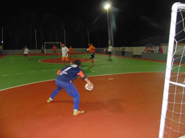 Servidores participaram da rodada de futsal na quadra de esportes no distrito de Perdilândia (8)
