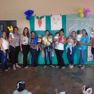 A Páscoa com os bebês do Cemei do BDA A Páscoa com os bebês do Cemei do BDA