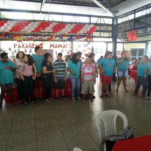 Alunos da Apae homenageiam as mães