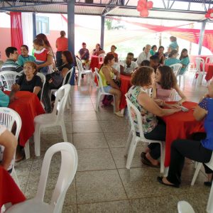 Alunos da Apae homenageiam as mães