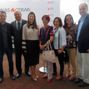 O Secretário Municipal de Saúde, Geraldo Junior, Prefeito Salim Curi, a Secretária Municipal de Desenvolvimento Social Mariza Curi, as artesãs Francisca Soares e Jeane Maria, Jane Parreira e o Vice-Prefeito Renato José de Paula