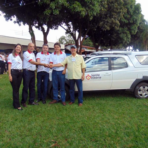 Prefeitura entrega 3 novos veículos e reforça frota da Secretaria de Saúde Prefeitura entrega 3 novos veículos e reforça frota da Secretaria de Saúde