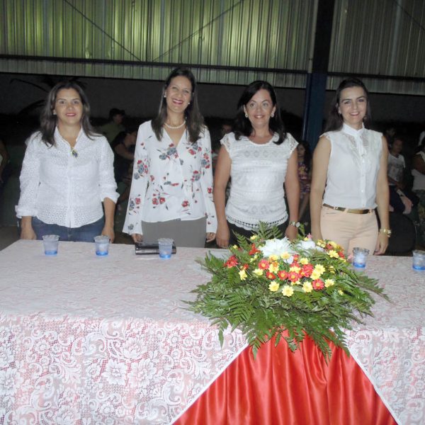 Projeto que incentiva prática de leitura é desenvolvido na Escola Municipal Tancredo Neves Projeto que incentiva prática de leitura é desenvolvido na Escola Municipal Tancredo Neves