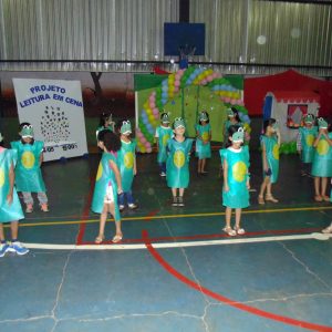 Projeto que incentiva prática de leitura é desenvolvido na Escola Municipal Tancredo Neves Projeto que incentiva prática de leitura é desenvolvido na Escola Municipal Tancredo Neves