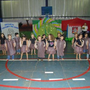 Projeto que incentiva prática de leitura é desenvolvido na Escola Municipal Tancredo Neves (14) Projeto que incentiva prática de leitura é desenvolvido na Escola Municipal Tancredo Neves (14)