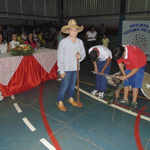 Projeto que incentiva prática de leitura é desenvolvido na Escola Municipal Tancredo Neves Projeto que incentiva prática de leitura é desenvolvido na Escola Municipal Tancredo Neves
