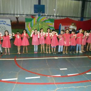 Projeto que incentiva prática de leitura é desenvolvido na Escola Municipal Tancredo Neves Projeto que incentiva prática de leitura é desenvolvido na Escola Municipal Tancredo Neves