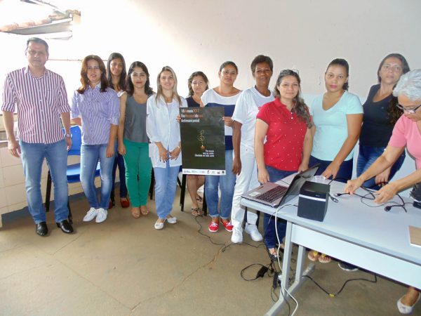 Secretário Municipal de Saúde Geraldo Junior juntamente com a equipe do Centro Terapêutico visitando os núcleos do ESF promovendo a Semana da Saúde Mental