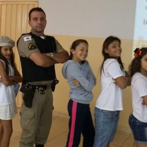 Com apoio da prefeitura de Santa Vitória, PROERD mantém atividades e realiza formatura de mais uma turma