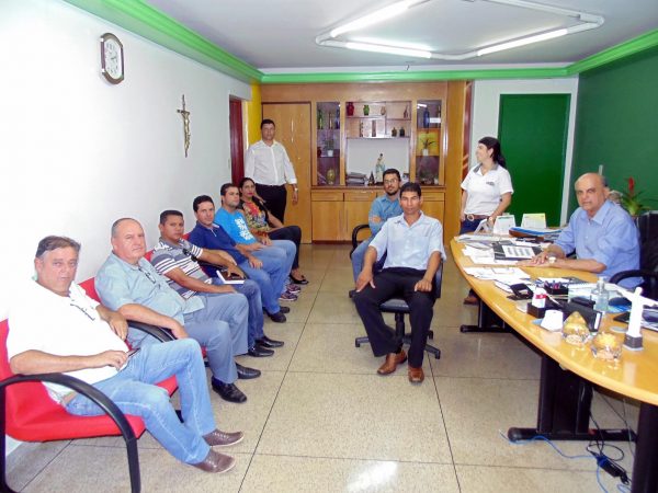 Prefeito Salim Curi recebe membros do Conselho de Pastores Evangélicos de Santa Vitória (COPESVI)