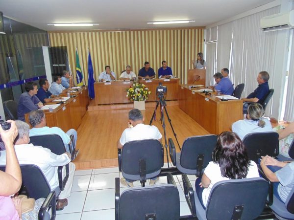 Secretária de Desenvolvimento Social fala sobre as ações da sua pasta no município na Tribuna do Legislativo Municipal