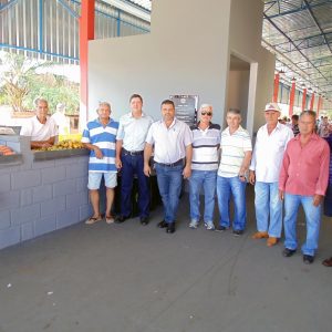 Secretários prestigiam primeiro dia de funcionamento da Feira Municipal no novo espaço em Santa Vitória (1) Secretários prestigiam primeiro dia de funcionamento da Feira Municipal no novo espaço em Santa Vitória (1)