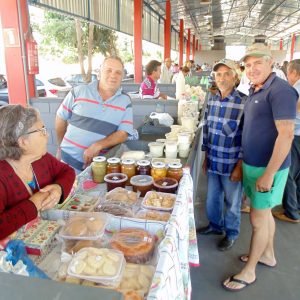 primeiro dia de funcionamento da Feira Municipal no novo espaço em Santa Vitória (11) primeiro dia de funcionamento da Feira Municipal no novo espaço em Santa Vitória (11)