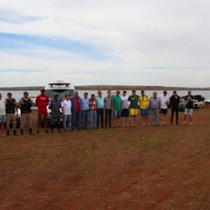 8º Passeio Ecológico de Santa Vitória atrai multidão que recolhe toneladas de lixo do leito dos rios (12) 8º Passeio Ecológico de Santa Vitória atrai multidão que recolhe toneladas de lixo do leito dos rios (12)