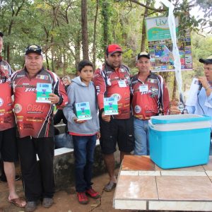 8º Passeio Ecológico de Santa Vitória atrai multidão que recolhe toneladas de lixo do leito dos rios (14) 8º Passeio Ecológico de Santa Vitória atrai multidão que recolhe toneladas de lixo do leito dos rios (14)
