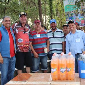 8º Passeio Ecológico de Santa Vitória atrai multidão que recolhe toneladas de lixo do leito dos rios (16) 8º Passeio Ecológico de Santa Vitória atrai multidão que recolhe toneladas de lixo do leito dos rios (16)