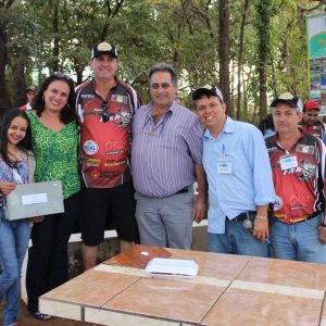 8º Passeio Ecológico de Santa Vitória atrai multidão que recolhe toneladas de lixo do leito dos rios (17) 8º Passeio Ecológico de Santa Vitória atrai multidão que recolhe toneladas de lixo do leito dos rios (17)