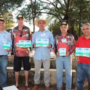 8º Passeio Ecológico de Santa Vitória atrai multidão que recolhe toneladas de lixo do leito dos rios (19) 8º Passeio Ecológico de Santa Vitória atrai multidão que recolhe toneladas de lixo do leito dos rios (19)