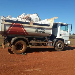 8º Passeio Ecológico de Santa Vitória atrai multidão que recolhe toneladas de lixo do leito dos rios (2) 8º Passeio Ecológico de Santa Vitória atrai multidão que recolhe toneladas de lixo do leito dos rios (2)