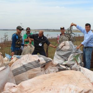 8º Passeio Ecológico de Santa Vitória atrai multidão que recolhe toneladas de lixo do leito dos rios (7) 8º Passeio Ecológico de Santa Vitória atrai multidão que recolhe toneladas de lixo do leito dos rios (7)