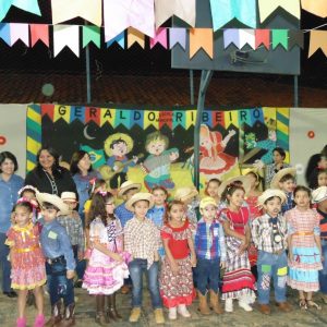 Alegria e muita dança, na festa junina da Escola Municipal Geraldo Ribeiro (11)