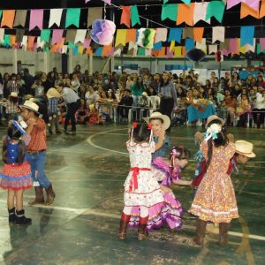 Alegria e muita dança, na festa junina da Escola Municipal Geraldo Ribeiro (13)