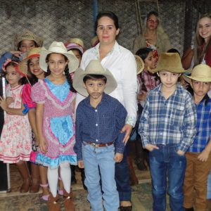 Alegria e muita dança, na festa junina da Escola Municipal Geraldo Ribeiro (19)