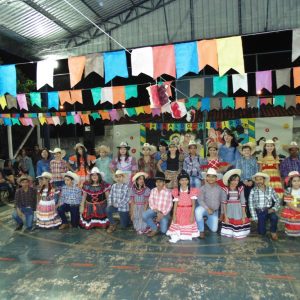 Alegria e muita dança, na festa junina da Escola Municipal Geraldo Ribeiro (20)