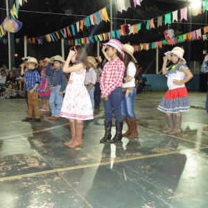 Alegria e muita dança, na festa junina da Escola Municipal Geraldo Ribeiro (21)