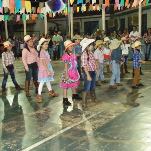 Alegria e muita dança, na festa junina da Escola Municipal Geraldo Ribeiro (26)