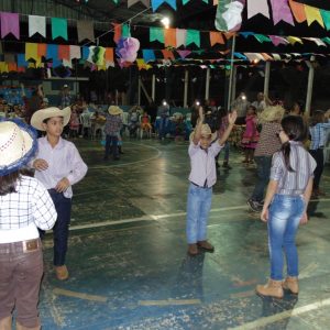 Alegria e muita dança, na festa junina da Escola Municipal Geraldo Ribeiro (29)