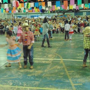 Alegria e muita dança, na festa junina da Escola Municipal Geraldo Ribeiro (3)