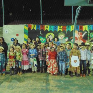 Alegria e muita dança, na festa junina da Escola Municipal Geraldo Ribeiro (4)