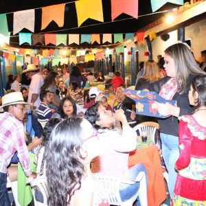 Apresentações e comidas típicas marcam Festa Junina da Escola M. Tancredo Neves (10) Apresentações e comidas típicas marcam Festa Junina da Escola M. Tancredo Neves (10)