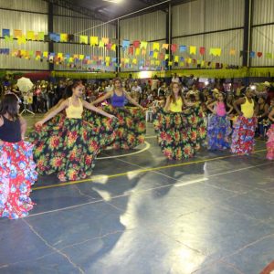 Apresentações e comidas típicas marcam Festa Junina da Escola M. Tancredo Neves (2) Apresentações e comidas típicas marcam Festa Junina da Escola M. Tancredo Neves (2)