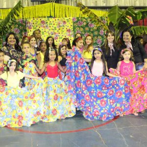 Apresentações e comidas típicas marcam Festa Junina da Escola M. Tancredo Neves (3) Apresentações e comidas típicas marcam Festa Junina da Escola M. Tancredo Neves (3)
