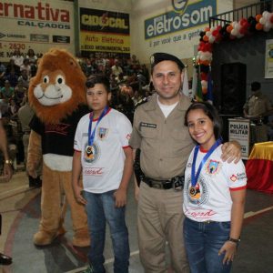 Solenidade de formatura dos alunos do PROERD em Santa Vitória Solenidade de formatura dos alunos do PROERD em Santa Vitória
