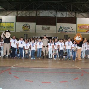 Solenidade de formatura dos alunos do PROERD em Santa Vitória Solenidade de formatura dos alunos do PROERD em Santa Vitória