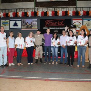 Solenidade de formatura dos alunos do PROERD em Santa Vitória Solenidade de formatura dos alunos do PROERD em Santa Vitória