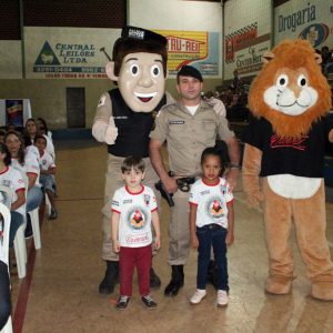 Solenidade de formatura dos alunos do PROERD em Santa Vitória Solenidade de formatura dos alunos do PROERD em Santa Vitória