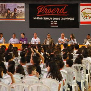 Solenidade de formatura dos alunos do PROERD em Santa Vitória Solenidade de formatura dos alunos do PROERD em Santa Vitória