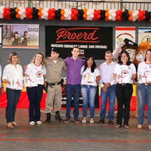 Solenidade de formatura dos alunos do PROERD em Santa Vitória Solenidade de formatura dos alunos do PROERD em Santa Vitória