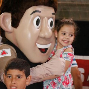 Solenidade de formatura dos alunos do PROERD em Santa Vitória Solenidade de formatura dos alunos do PROERD em Santa Vitória
