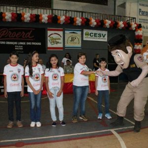 Solenidade de formatura dos alunos do PROERD em Santa Vitória Solenidade de formatura dos alunos do PROERD em Santa Vitória