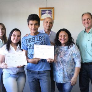 Telecentro-entrega-certificados-para-nova-turma-de-formandos-(21) Telecentro-entrega-certificados-para-nova-turma-de-formandos-(21)