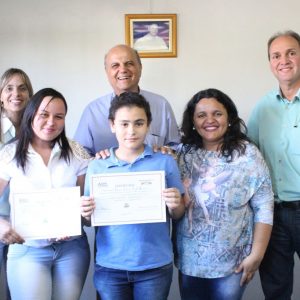 Telecentro-entrega-certificados-para-nova-turma-de-formandos-(28) Telecentro-entrega-certificados-para-nova-turma-de-formandos-(28)