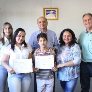 Telecentro-entrega-certificados-para-nova-turma-de-formandos-(30) Telecentro-entrega-certificados-para-nova-turma-de-formandos-(30)